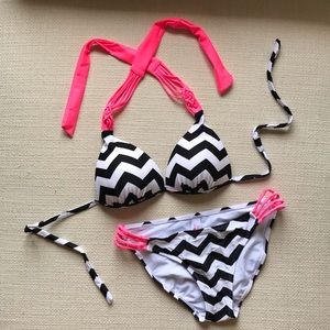 NWOT Hula Honey (S) Constructed Triangle Bikini